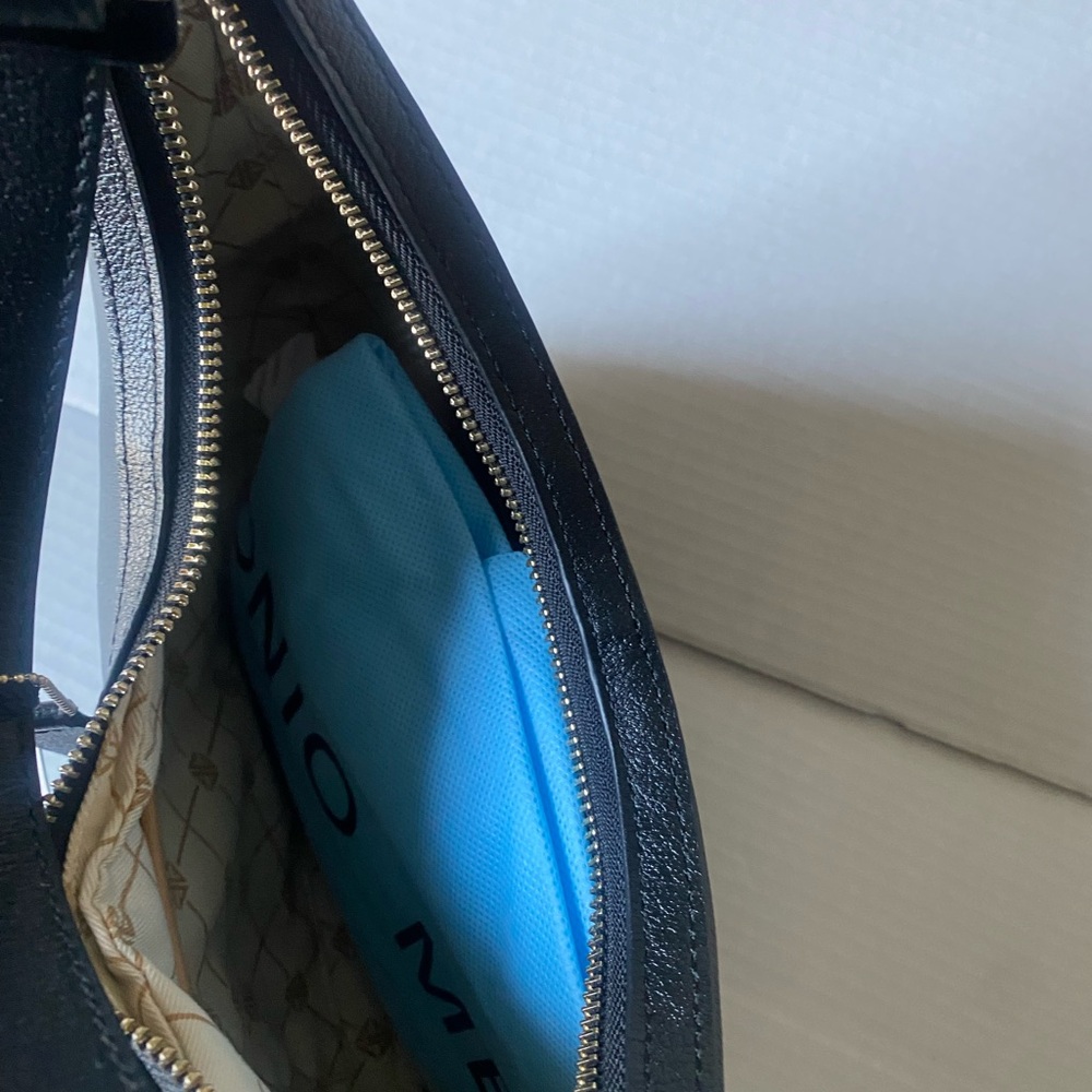 Black and Blue Leather Briefcase with Multi-Compartment Design